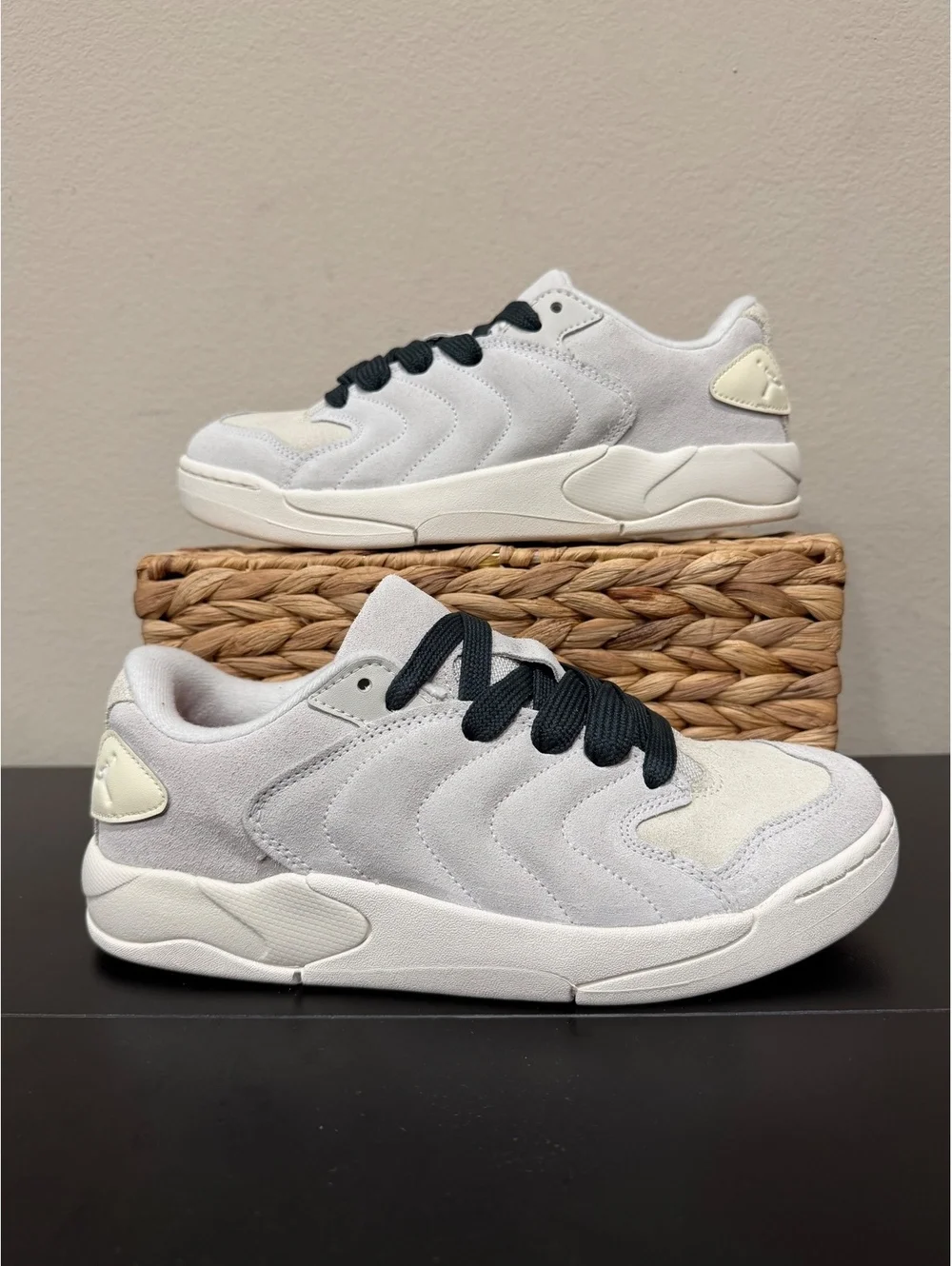 Size 9 - Jordan Session “Phantom”